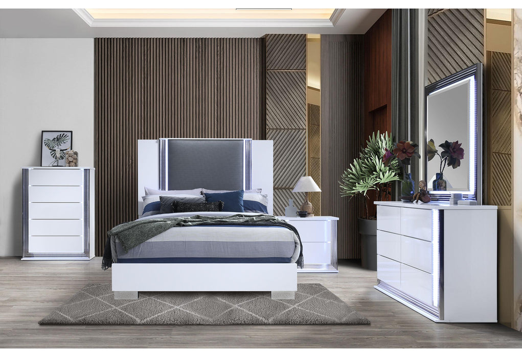 YLIME SMOOTH WHITE QUEEN BED GROUP